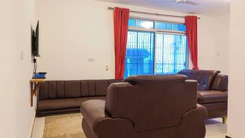 Apartment, 2 Bedrooms, Balcony, Ocean View | Living room