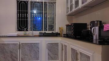 Apartment, 2 Bedrooms, Balcony, Ocean View | Interior