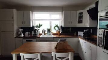 House, 4 Bedrooms | Interior