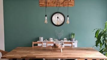 House, 4 Bedrooms | Dining room