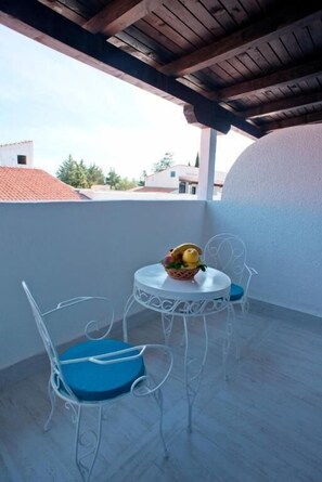 รับประทานอาหารกลางแจ้ง