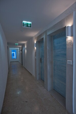 Hallway - Hotel Aleksandar (Budva)