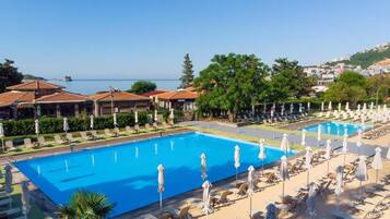 Seasonal outdoor pool