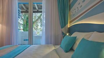 Chambre Standard Double ou avec lits jumeaux, balcon | Coffres-forts dans les chambres, bureau, Wi-Fi gratuit