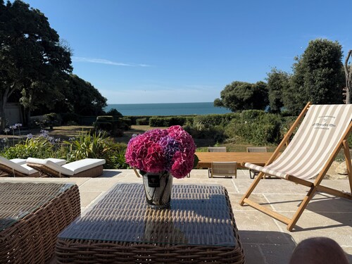 400m2 sea-facing villa overlooking the beach with heated pool, near La Baule