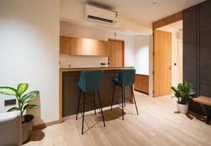 Senior Room | Desk, free WiFi