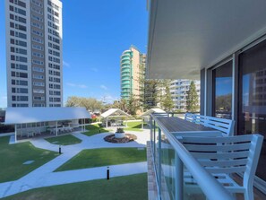Terrace/patio - Straight to the Beach (Surfers Paradise)