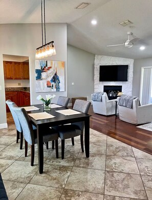 Dining - Spacious 3-bed/2-bath—Great Location!! (Tampa)
