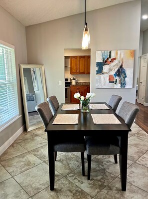 Dining - Spacious 3-bed/2-bath—Great Location!! (Tampa)