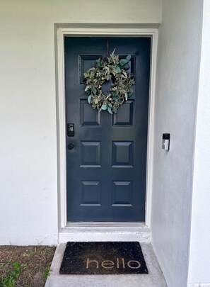 Exterior detail - Spacious 3-bed/2-bath—Great Location!! (Tampa)