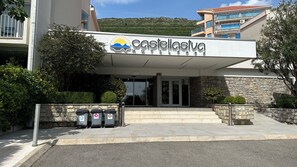 Front of property - Hotel Castellastva (Petrovac)