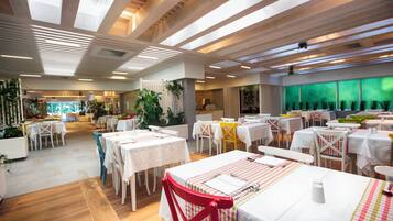 Desayuno buffet incluido todos los días