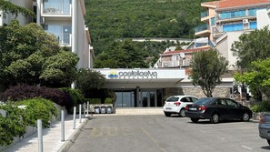 Property entrance - Hotel Castellastva (Petrovac)
