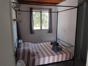 2 chambres, fer et planche à repasser, accès Internet, draps fournis