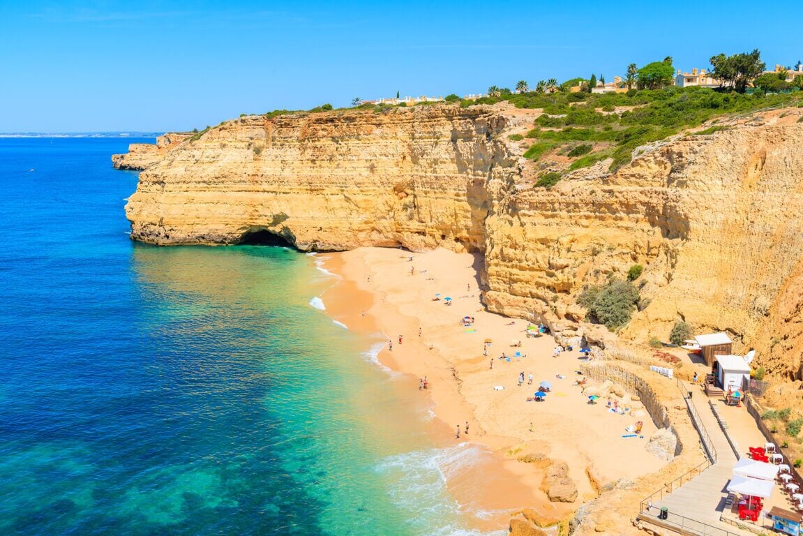 Am Strand, Liegestühle, Strandtücher