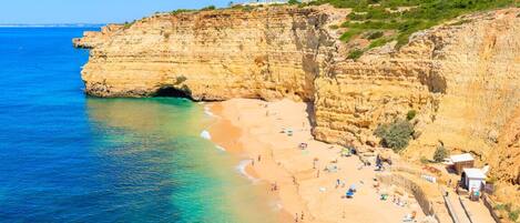 海灘、躺椅、沙灘巾