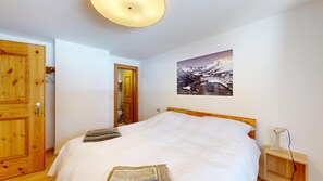 WiFi, bed sheets - Ground-Floor Holiday Apartment in Bever with Terrace, Lift & Parking (Bever)