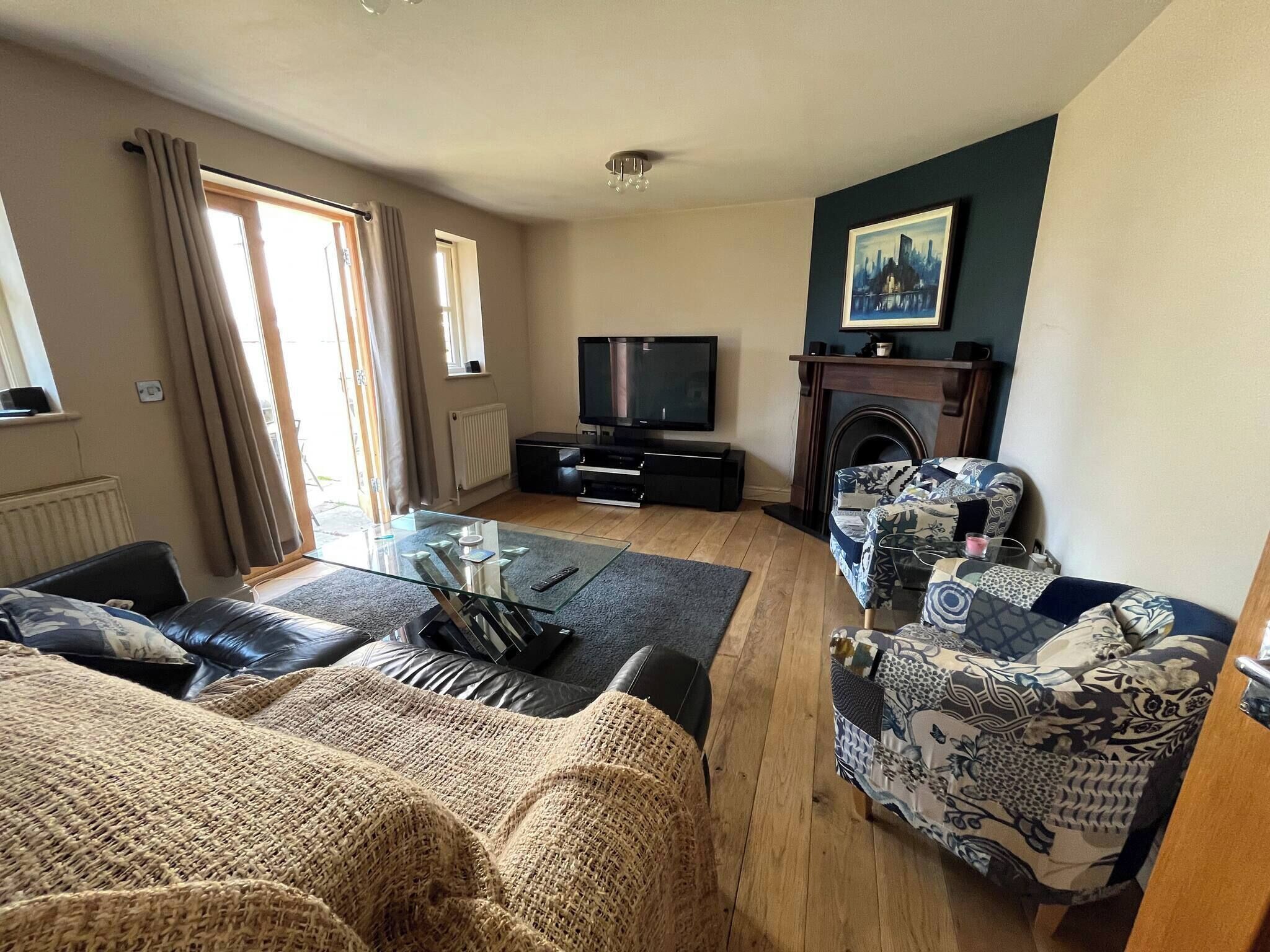 Shared Dormitory, 1 Bedroom | Living area | Books