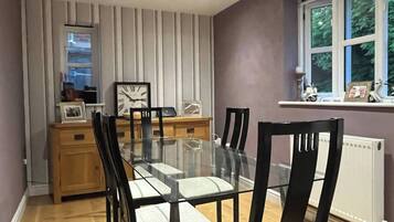 Shared Dormitory, 1 Bedroom | Dining room
