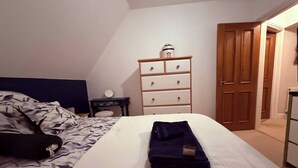 Shared Dormitory, 1 Bedroom | 1 bedroom - Room-charming Cottage Room With Garden V (Bedford)