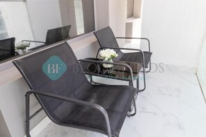 Apartment, Balcony | Property grounds - Bloomfields Stylish 1BR In Oasis Mas (Abu Dhabi)