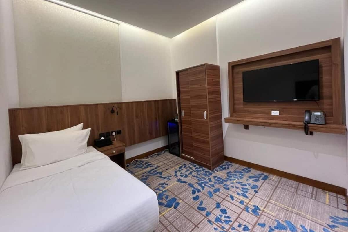 Cots/infant beds, free WiFi, bed sheets