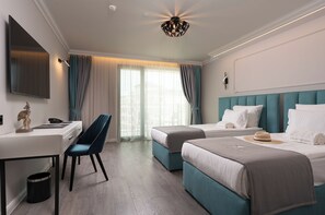 Tvåbäddsrum Deluxe | Sängtillbehör av högsta kvalitet och minibar