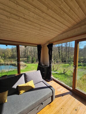 TV, fireplace - Les Jardins de Jade welcomes you to its unspoilt natural environment! (Triqueville)