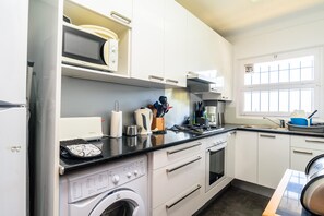 Private kitchen - K-8 Apartment with wonderful sea views (Calella de Palafrugell)