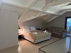 2 bedrooms, in-room safe, iron/ironing board, travel cot - Astarte Villas - Coco Palm Junior Suite (Zakynthos)