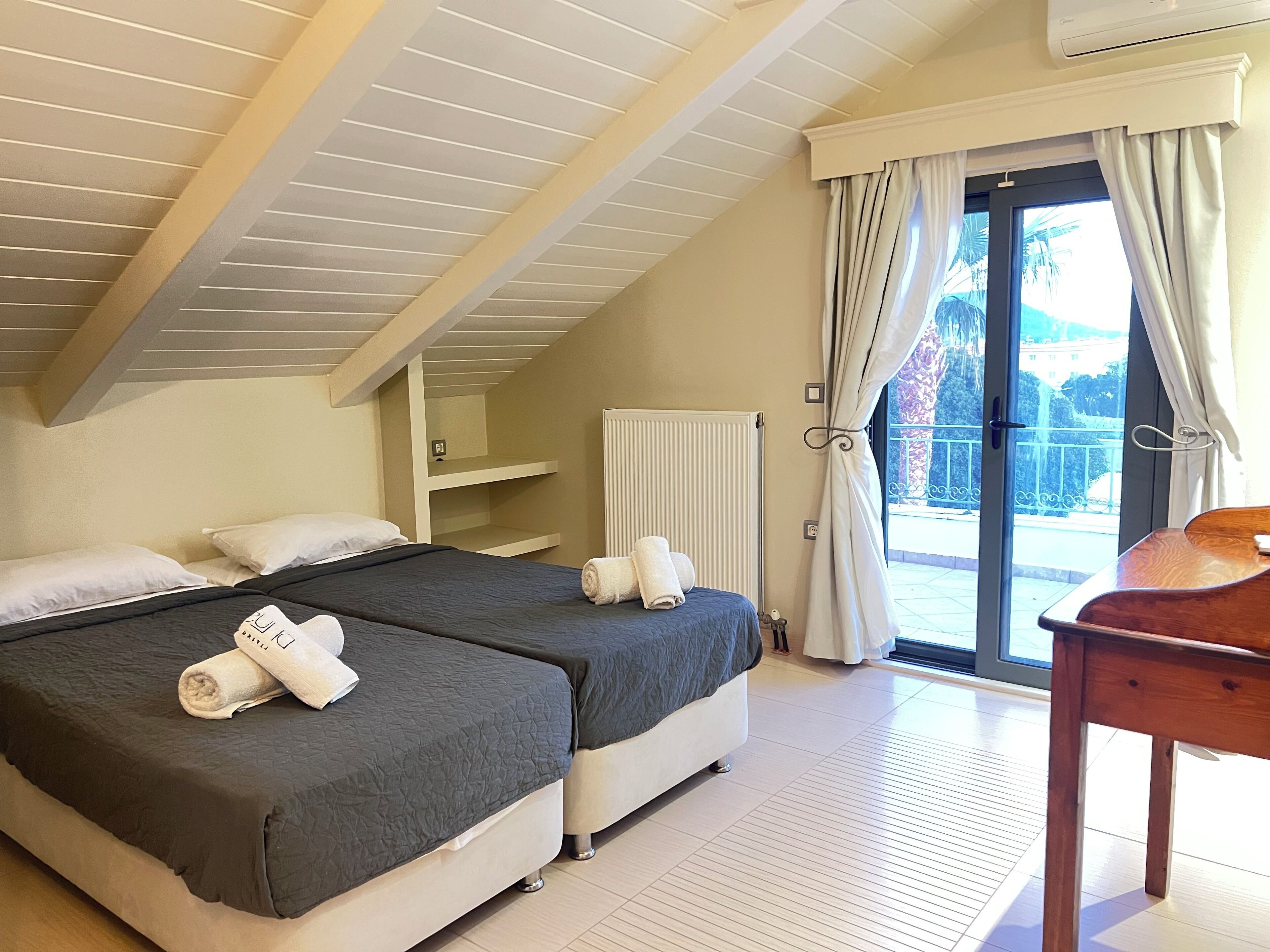 2 chambres, coffre-fort, fer et planche à repasser, lit de bébé portatif