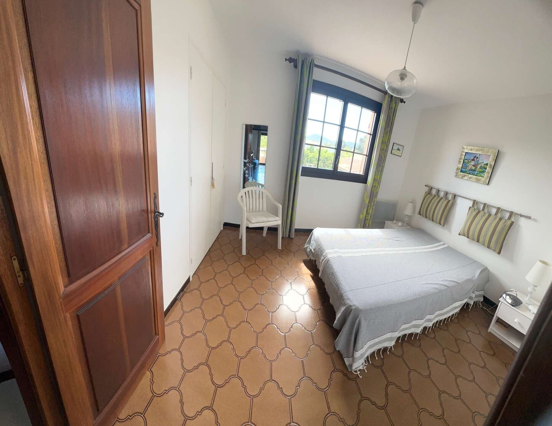 1 habitación y ropa de cama 