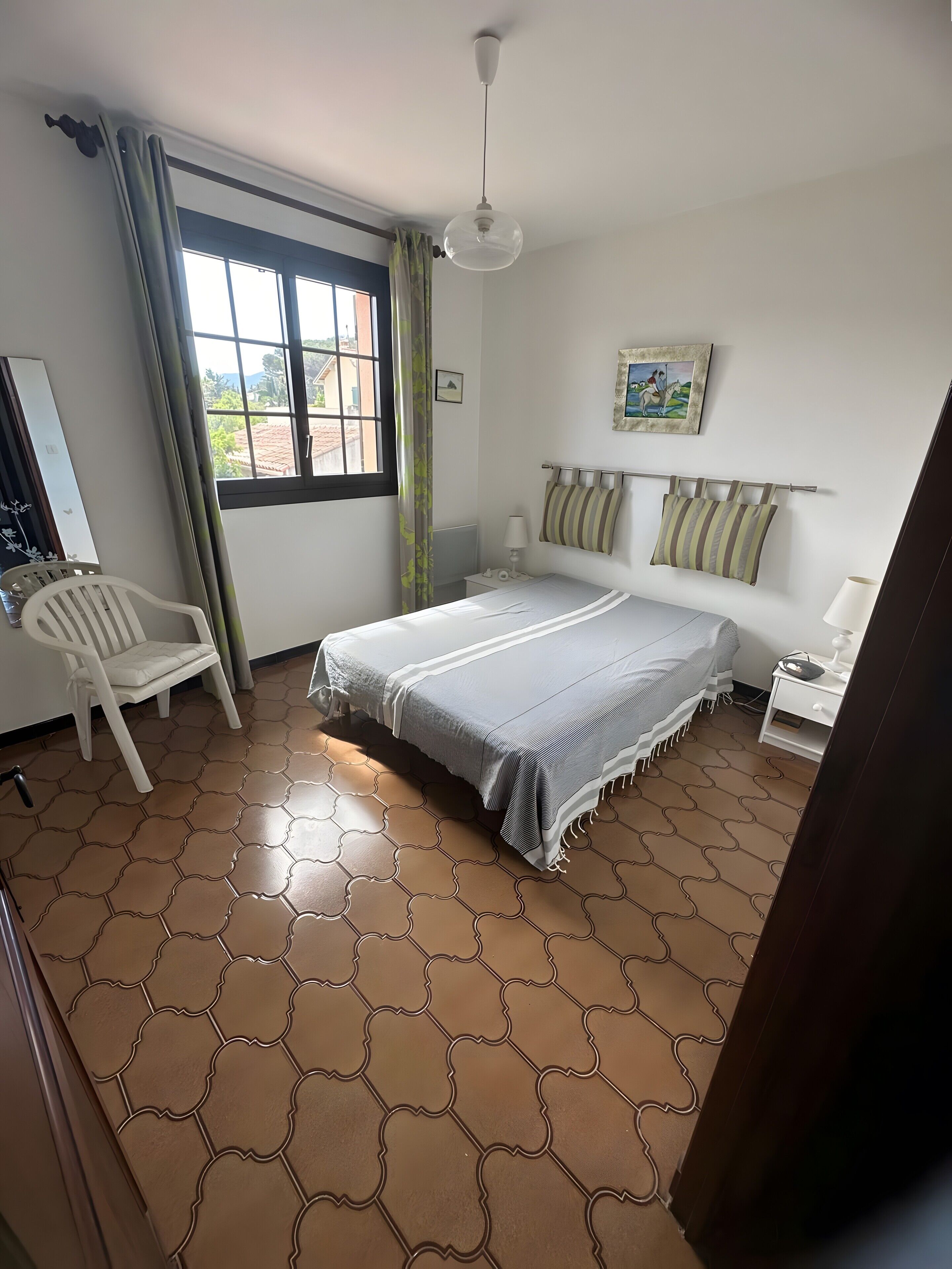 1 bedroom, bed sheets