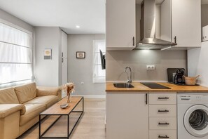 Interior - Caramel Torremolinos: Central Apartment Close to Beach and Train Station (Torremolinos)