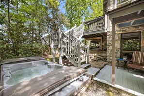 Outdoor spa tub - Pisgah Forest Mountaintop Home w/ Views & Hot Tub (Pisgah Forest)