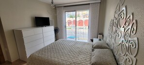 3 habitaciones, escritorio, tabla de planchar con plancha y wifi 