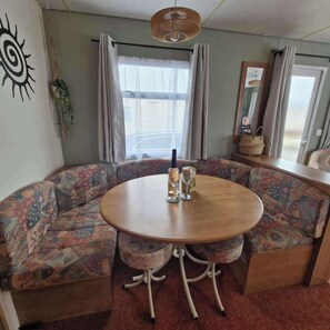 Dining - Palm Court - 3 Bed, Heated Pool, Parking, Nr Beach (Par)