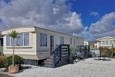 Palm Court - 3 Bed, Heated Pool, Parking, Nr Beach