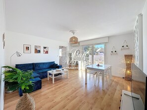 TV - 3-star T3 apartment with terrace 200m from Cavalière beach (Le Lavandou)