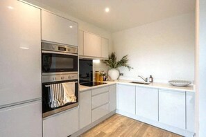 Fridge, microwave, oven, stovetop - Modern 2-Bed Apartment Near Heathrow | Ideal for Work Stays (Staines-upon-Thames)