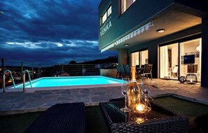 Terrace/patio - Villa Venka – Luxury Villa for 8-10 Guests with Private Pool in Central Rab (Palit)
