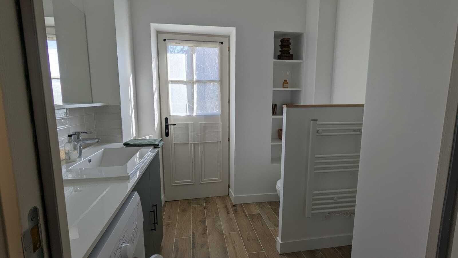 Bruser, hårtørrer, håndklæder, Sæbe