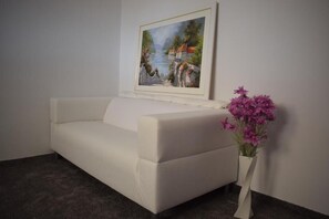 Standard Double Room, City View | Interior