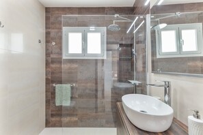 Unclassified image, 5 of 31, button - Teror Hills: Your Ideal Retreat Where Mountain Peace Meets the Blue Atlantic (El Escobonal)