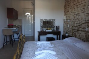 1 bedroom, in-room safe, iron/ironing board, free WiFi - Farkia Studios By Aegean Double room (Rhodes)