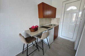 Fridge, stovetop, electric kettle, high chair - Farkia Studios By Aegean Double room (Rhodes)