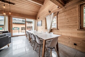 Dining - Chalet “Stéphane”: Mountain View, Private Terrace, and Wi-Fi (Châtel)