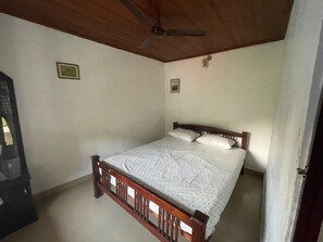 Laptop workspace, free WiFi