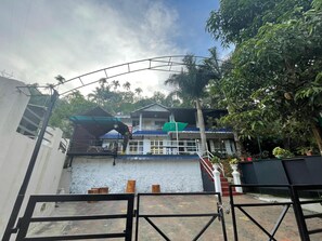 Khuôn viên nơi lưu trú