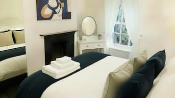 2 bedrooms, iron/ironing board, internet, bed sheets